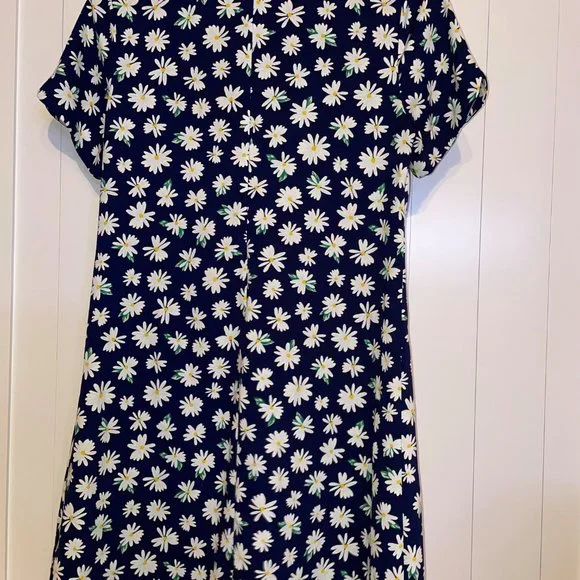 Old Navy Summer Dress - Picture 3 of 4